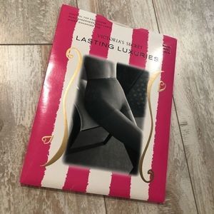 Victoria’s Secret lasting luxuries pantyhose small